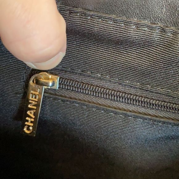 Authentic CHANEL large TOTE bag lamb skin leather - Picture 16 of 17